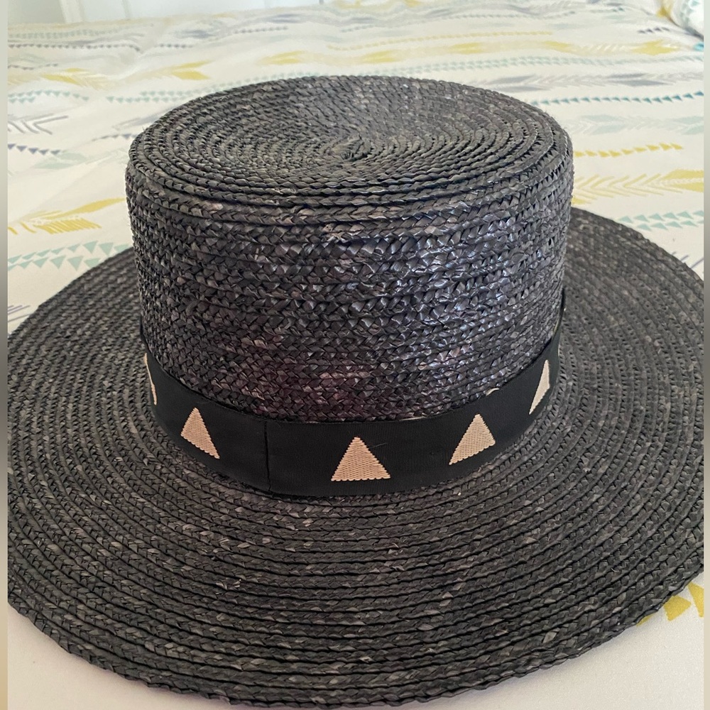 Discontinued!! Gigi Pip straw Correy short brim hat.